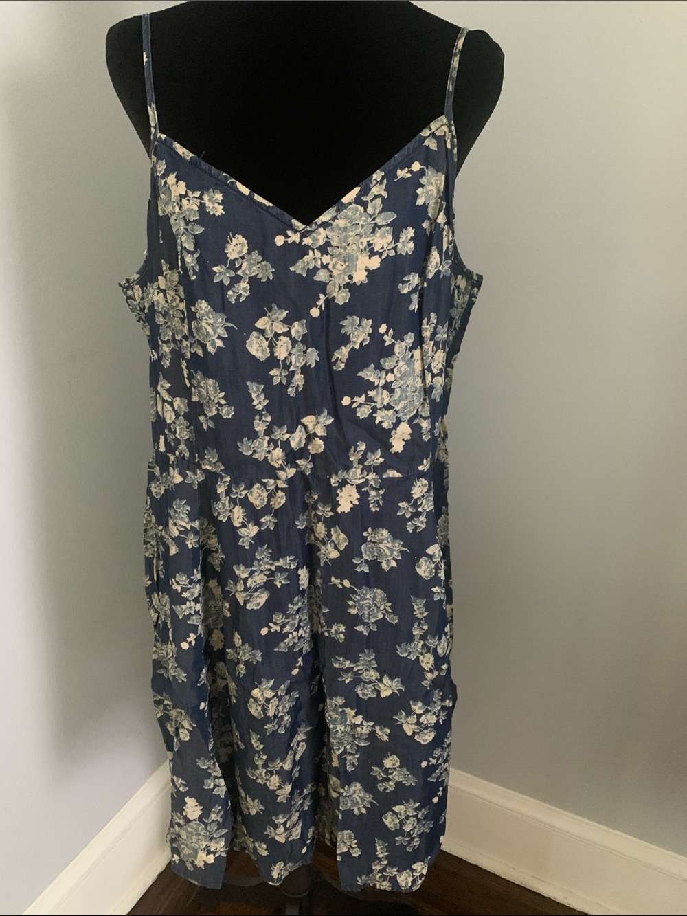Arizona Jean Company Navy and Cream Floral Dress